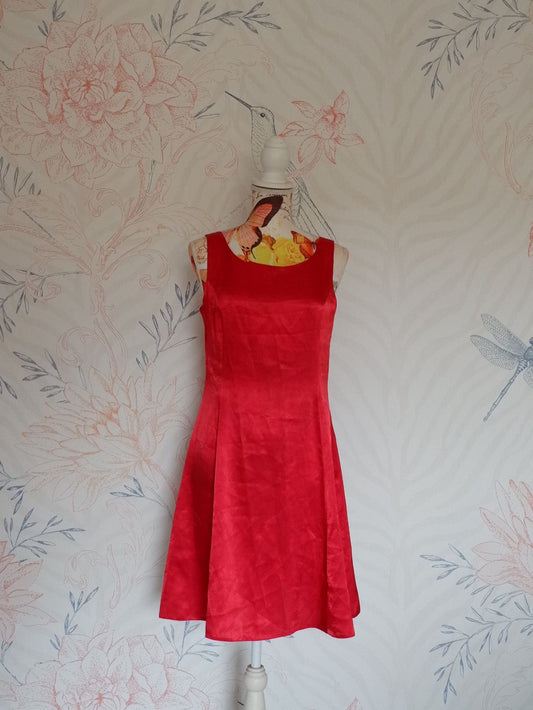 Abito rosso svasato